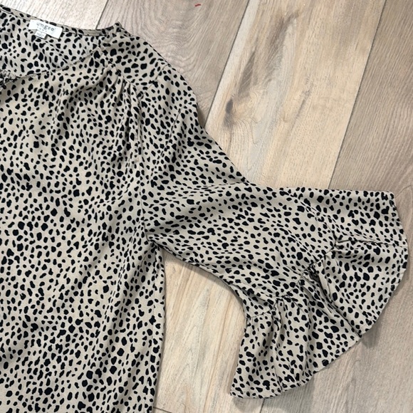 Umgee Women's Leopard print Ruffle Sleeve Top - Picture 2 of 9